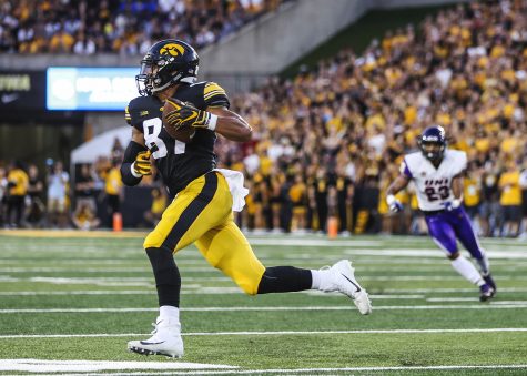 Iowa Hawkeyes tight end Noah Fant (87) runs with the ball during the Iowa/UNI football game at Kinnick Stadium on Saturday, Sept. 15, 2018. The Hawkeyes defeated the Panthers, 38-14. 