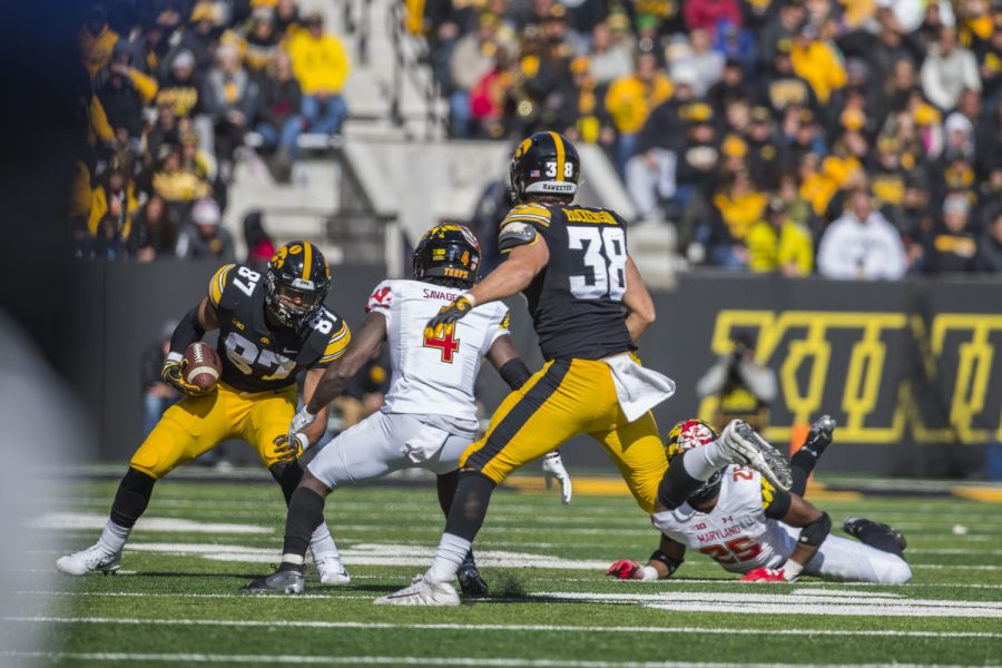 Iowa tight end Noah Fant (87) runs the ball during the Iowa/Maryland homecoming football game at Kinnick Stadium on Saturday, October 20, 2018. The Hawkeyes defeated the Terrapins, 23-0.