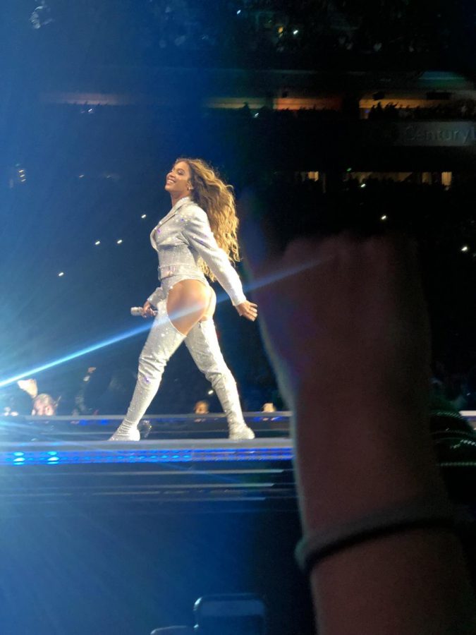 Beyonc%C3%A9+Knowles+Carter+struts+along+the+catwalk+at+Century+Link+Field+in+Seattle+on+Oct.+4%2C+2018.