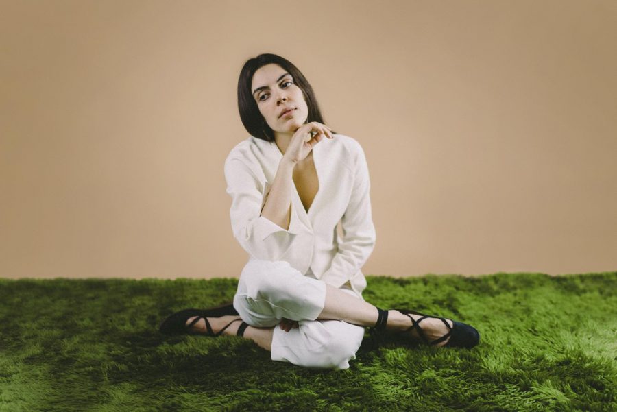 Julie Byrne plays cozy, relaxing set at the Mill