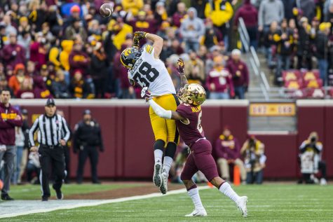 Iowas T.J. Hockenson misses a pass during the Iowa/Minnesota football game at TCF Bank Stadium in Minneapolis on Saturday, Oct. 6, 2018. The Hawkeyes defeated the Golden Gophers, 48-31. 