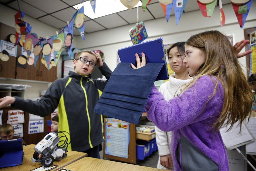 In education alone, K-12 spending on edtech devices and programs has grown from $7.2 billion in 1998 to a projected $21 billion in 2015, according to the U.S. Department of Education. (Chuck Berman/Chicago Tribune/TNS)
