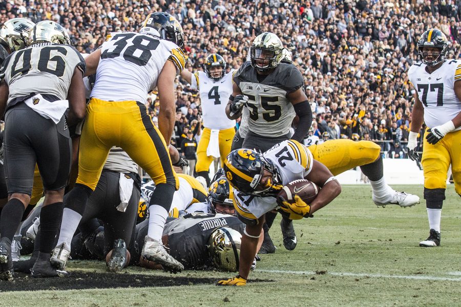 Iowa+running+back+Ivory-Kelly+Martin+%2821%29+scores+a+touchdown+during+the+Iowa%2FPurdue+game+at+Ross-Ade+Stadium+in+West+Lafayette%2C+Ind.+on+Saturday%2C+November+3%2C+2018.+The+Boilermakers+lead+the+Hawkeyes+21-17+at+halftime.+%28Katina+Zentz%29