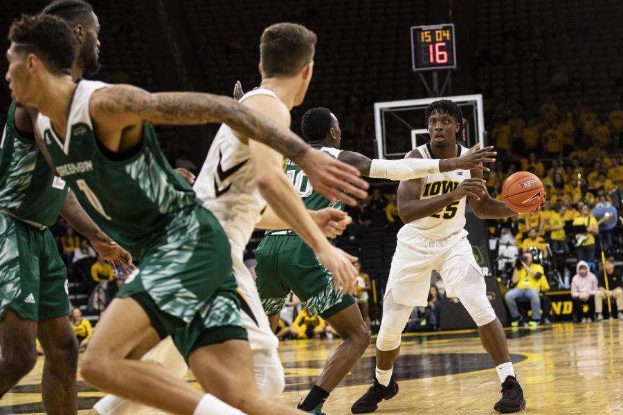 Iowa’s Tyler Cook controls the offense at the middle of the second half during the Iowa vs. Green Bay basketball game. The Hawkeyes defeated the Phoenix 93-83 at Carver-Hawkeye Arena on Sunday, Nov. 11, 2018. 