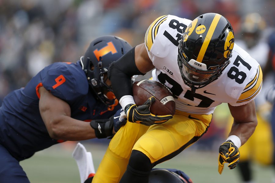 Iowa tight end Noah Fant dives for a touchdown during Iowas game against Illinois at Memorial Stadium in Champaign, IL, on Saturday, Nov. 17, 2018. The Hawkeyes defeated the Fighting Illini 63-0.