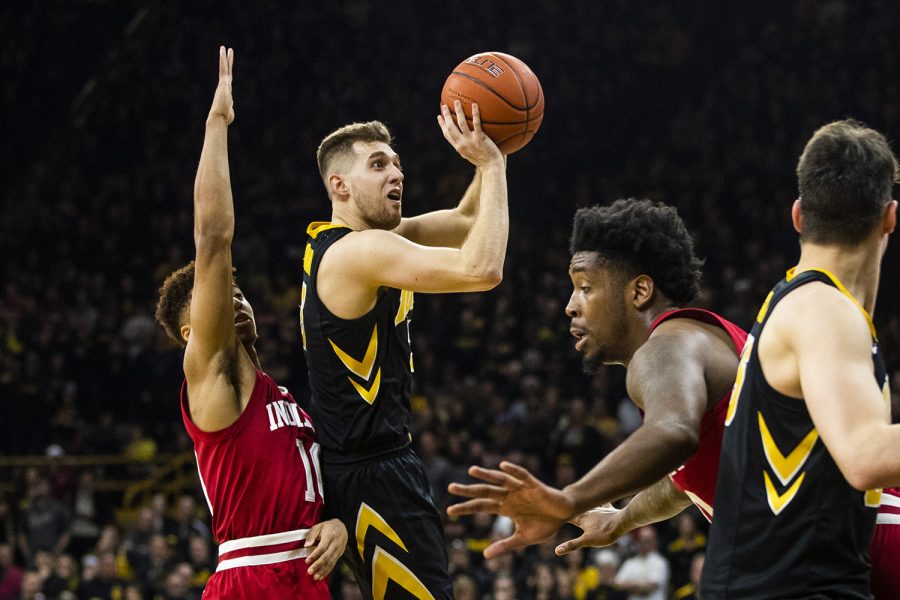 Iowa guard Jordan Bohannon prepares to shoot the ball during men's basketball vs. Indiana at Carver-Hawkeye Arena on Friday, February 22, 2019. The Hawkeyes defeated the Hoosiers 76-70. (Katina Zentz/The Daily Iowan)