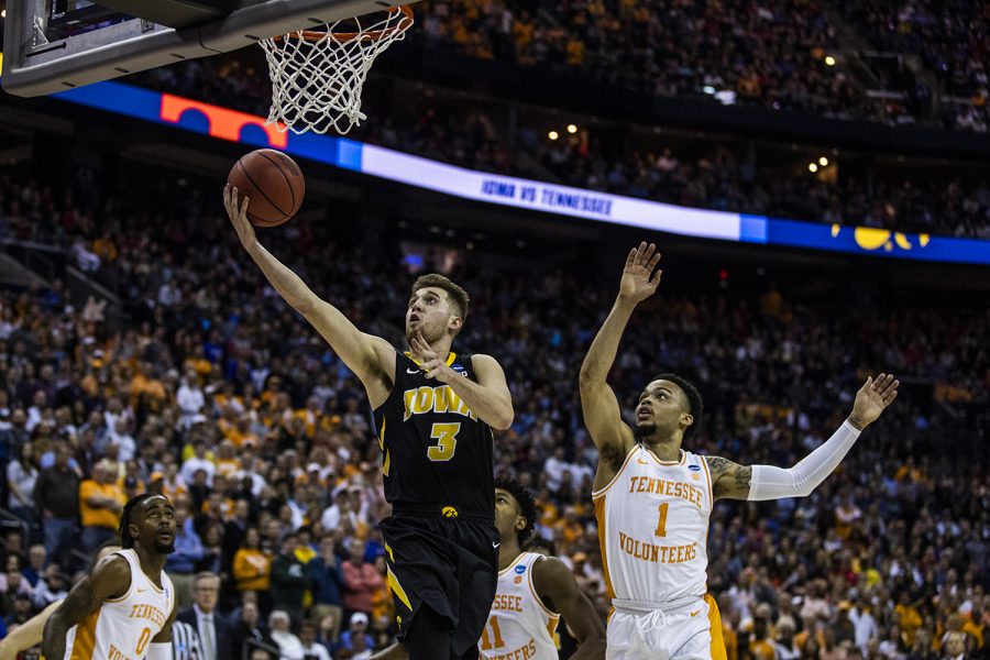 Iowa+guard+Jordan+Bohannon+shoots+the+ball+during+the+NCAA+game+against+Tennessee+at+Nationwide+Arena+on+Sunday%2C+March+24%2C+2019.+The+Volunteers+defeated+the+Hawkeyes+83-77+in+overtime.
