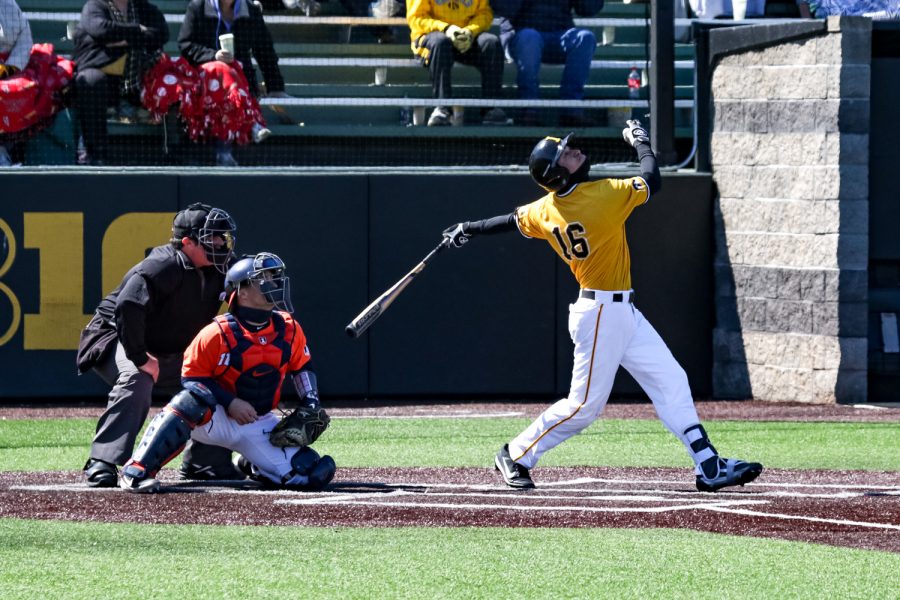 Iowas+Tanner+Wetrich+pops+the+ball+up+during+a+baseball+game+against+the+University+of+Illinois+on+Sunday%2C+Mar.+31%2C+2019.+The+Hawkeyes+defeated+the+Illini+3-1.+