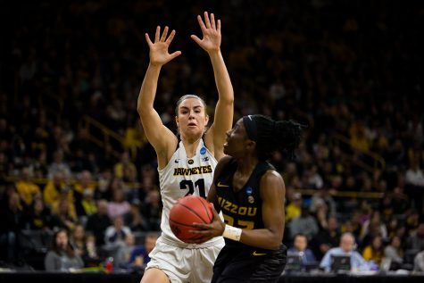 Iowa forward Hannah Stewart (21) attempts to block a shot during the Iowa/Missouri NCAA Tournament second round women’s basketball game in Carver-Hawkeye Arena in Iowa City, Iowa on Sunday, March 24, 2019. The Hawkeyes defeated the Tigers 68-52.