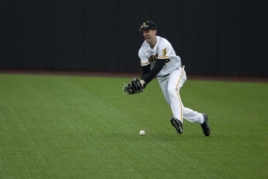 Iowa right fielder Connor McCaffery drops a ball during a game against the Illini. The Hawkeyes defeated the Illini 8-4 at Duane Banks Field on Mar 29, 2019. 