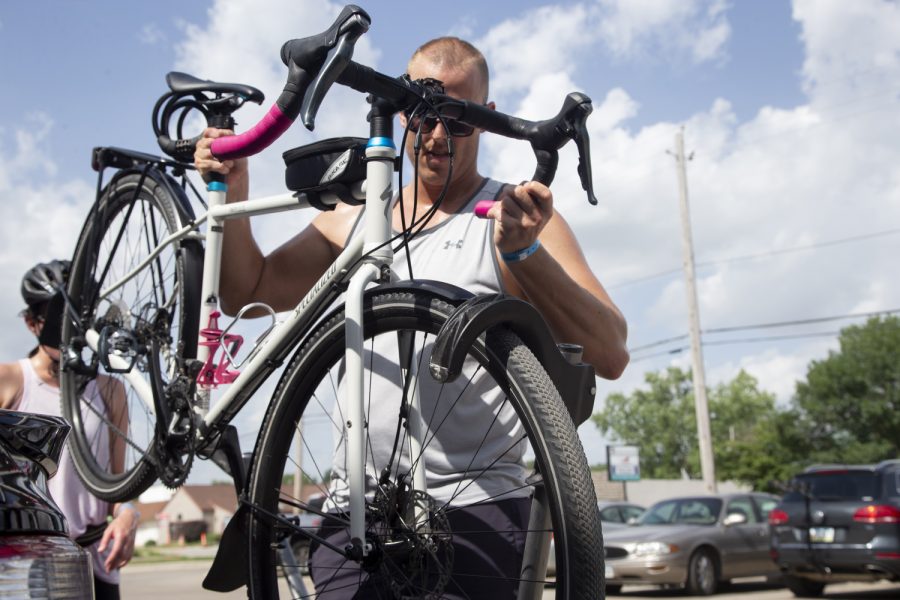 Adam Schmidt and Lauren Pike put their bicycles onto a car rack during the Big Rove bicycle event on Saturday, June 29, 2019. The route, which is part of the RAGBRAI training series, was 36 miles long starting in Iowa City with stops in North Liberty and Solon. 