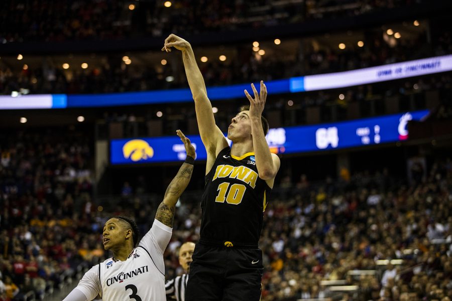 Iowa+guard+Joe+Wieskamp+shoots+a+three-pointer+in+the+last+couple+minutes+of+the+NCAA+game+against+Cincinnati+at+Nationwide+Arena+on+Friday%2C+March+22%2C+2019.+The+Hawkeyes+defeated+the+Bearcats+79-72.