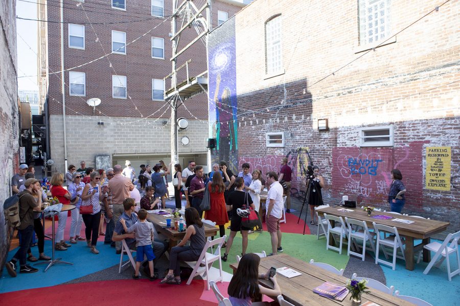 People+mingle+before+the+State+of+the+Downtown+annual+meeting+on+Wednesday%2C+June+26%2C+2019.+The+meeting+was+held+in+the+alleyway+behind+Discerning+Eye+in+downtown+Iowa+City.+%28Emily+Wangen%2FThe+Daily+Iowan%29