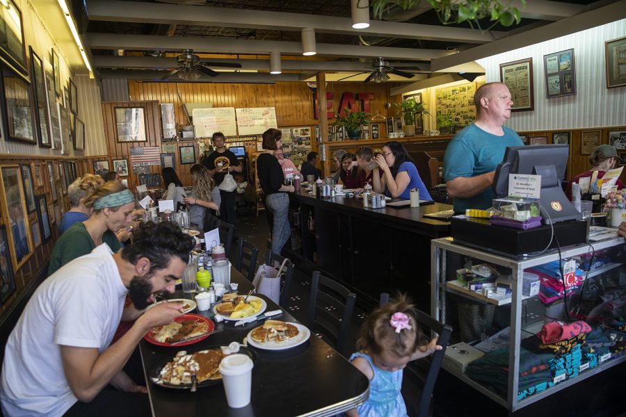 Customers eat at the Hamburg Inn before Governor of Washington Jay Inslee’s meeting with several non-tenured faculty members at the Hamburg Inn in Iowa City on July 15, 2019. Faculty members spoke with Inslee about some of the concerns they have regarding pay and job security. (Katie Goodale/The Daily Iowan)