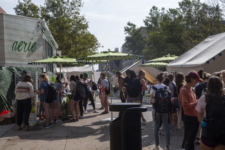 Students stand in line by the Aeirie tents outside of the Adler Journalism building on Thursday, Sept. 12, 2019. Aeirie is a sub-brand of American Eagle. (Katie Goodale/The Daily Iowan)