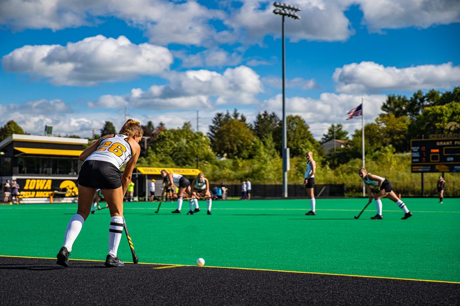 Iowa+forward+Maddy+Murphy+prepares+for+a+penalty+corner+during+a+field+hockey+match+between+Iowa+and+California+on+Friday%2C+September+13%2C+2019.+The+Hawkeyes+defeated+the+Bears%2C+4-2.+