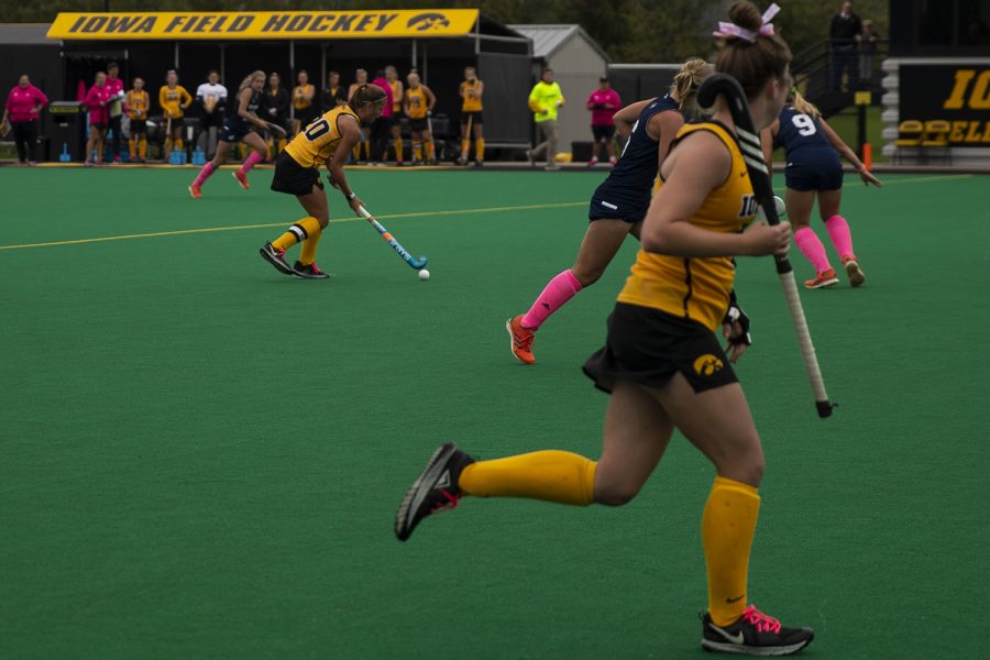 Iowa’s middle fielder Sophie Sunderland dribbles the ball during the field hockey game against UC Davis on October 6, 2019.