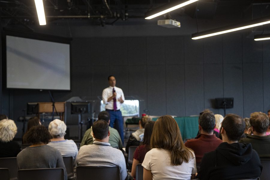 Voters listen to Democratic presidential candidate and former Housing and Urban Development Secretary Julian Castro at St. Andrews Presbyterian Church on Oct. 18.(Reba Zatz/The Daily Iowan)