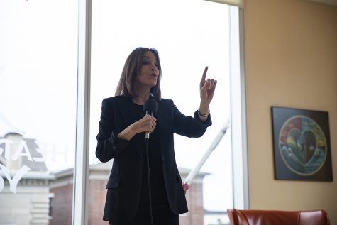 2020 Democratic candidate Marianne Williamson speaks at Heartland Yoga on Sunday, Dec. 1, 2019. The author compared the government to the human body, promoting ongoing healing. 