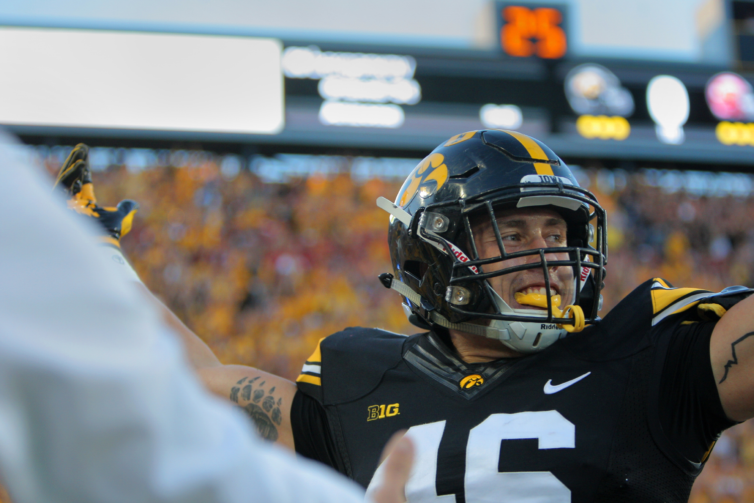 Hitchens Drafted in 4th Round by Dallas – University of Iowa Athletics