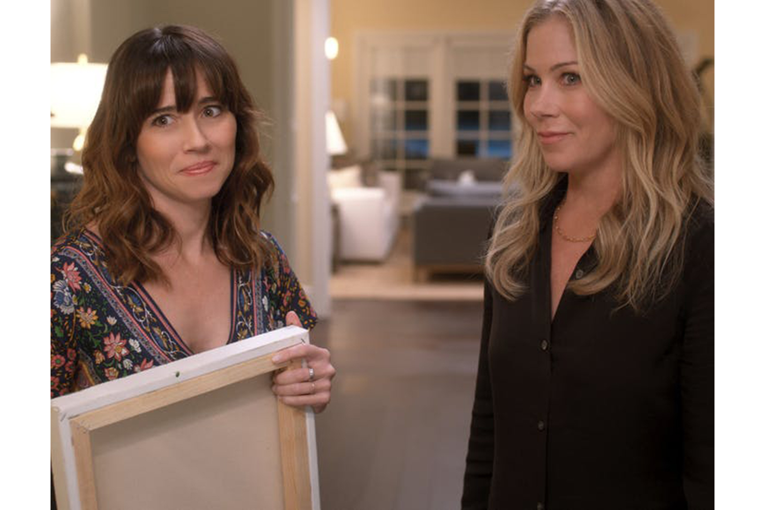 Dead to Me' Showrunner on Christina Applegate and Linda Cardellini