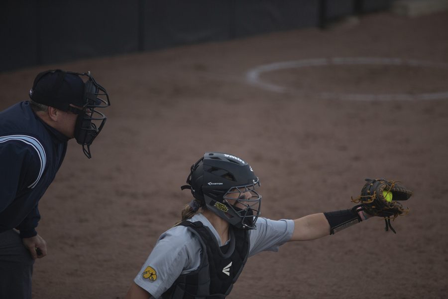 Iowa+catcher+Kit+Rocco+catches+a+pitch+during+an+Iowa+softball+game+against+Iowa+Central+at+Pearl+Field+on+Friday%2C+October+4%2C+2019.+The+Hawkeyes+defeated+the+Tritons+4-0+in+10+innings.