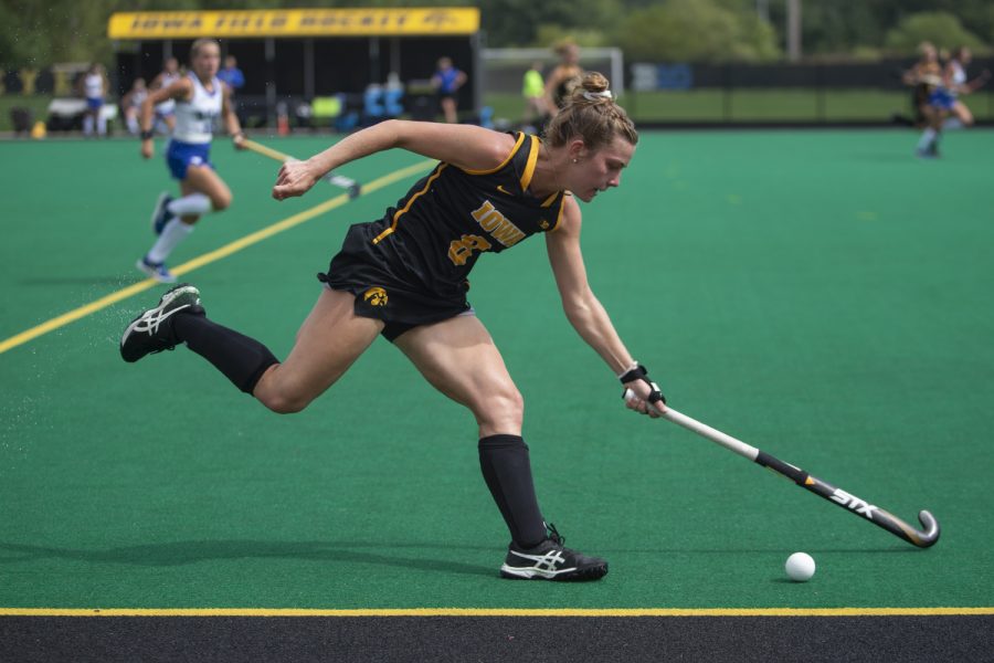 Iowa+midfielder+Nikki+Freeman+runs+with+the+ball+during+a+field+hockey+game+between+Iowa+and+Duke+at+Grant+Field+on+Sunday%2C+September+15%2C+2019.+The+Hawkeyes+were+defeated+by+the+Blue+Devils%2C+2-1+after+two+overtime+periods.