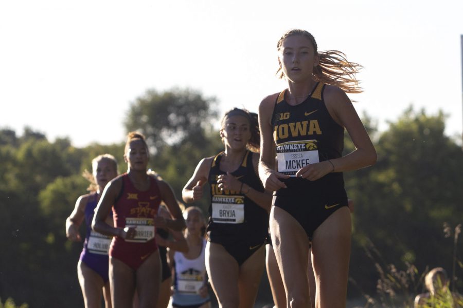 The+University+of+Iowa%E2%80%99s+Jessica+McKee+leads+a+pack+of+runners+during+the+Hawkeye+Invitational+on+Friday%2C+Sept.+6%2C+2019+at+the+Ashton+Cross+Country+Course.+The+Hawkeyes+prevailed+over+six+other+teams+to+win+first+place+overall+in+the+men%E2%80%99s+and+women%E2%80%99s+races.+McKee+finished+in+20th+place+with+a+time+of+14%3A53.+