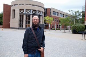 Chris Patton, the man behind the ICPD police log, standing in front of the Alder Journalism Building. 