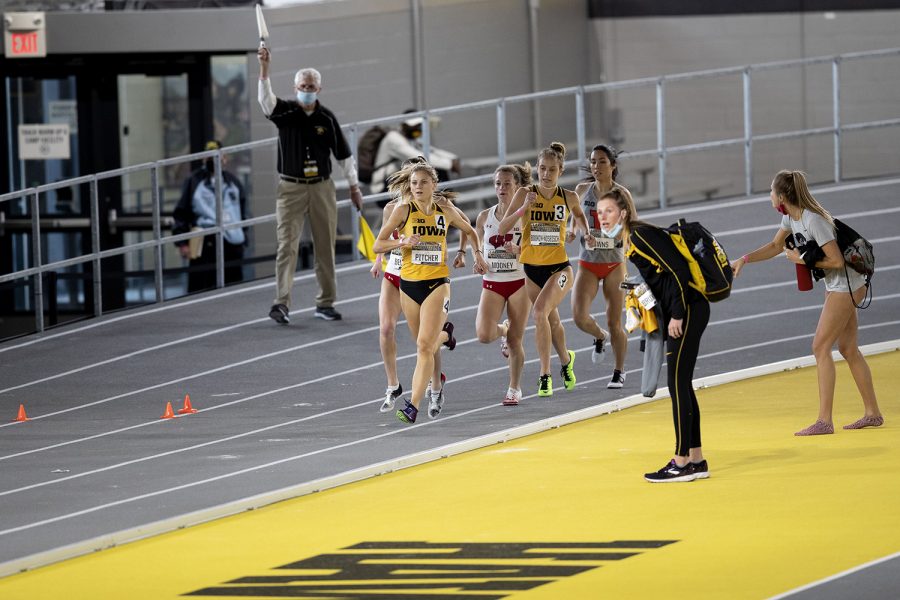 Iowa mid distance runner Clare Pitcher leads a pack with teammate Alli Bookin-Nosbisch close behind in the 800m run premier during the second day of the Larry Wieczorek Invitational on Saturday, Jan. 23, 2021 at the University of Iowa Recreation Building. Pitcher and Bookin-Nosbisch finished sixth (2:12.74) and seventh (2:12.90), respectively. Iowa’s Mallory King won the race with a time of 2:06.00. Due to coronavirus restrictions, the Hawkeyes could only host Big Ten teams. Iowa men took first, scoring 189, and women finished third with 104 among Minnesota, Wisconsin, Nebraska, and Illinois. 