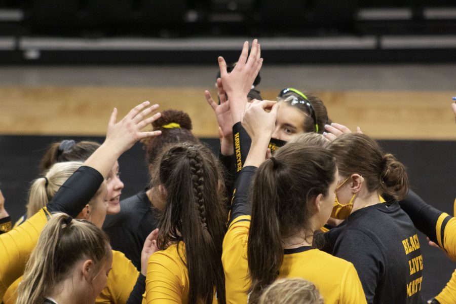 Teammates huddle up during a timeout at the volleyball game against Illinois on Saturday Jan. 23, 2020, at Carver Hawkeye Arena. The Hawkeyes were defeated by the Fighting Illini, 3-1.