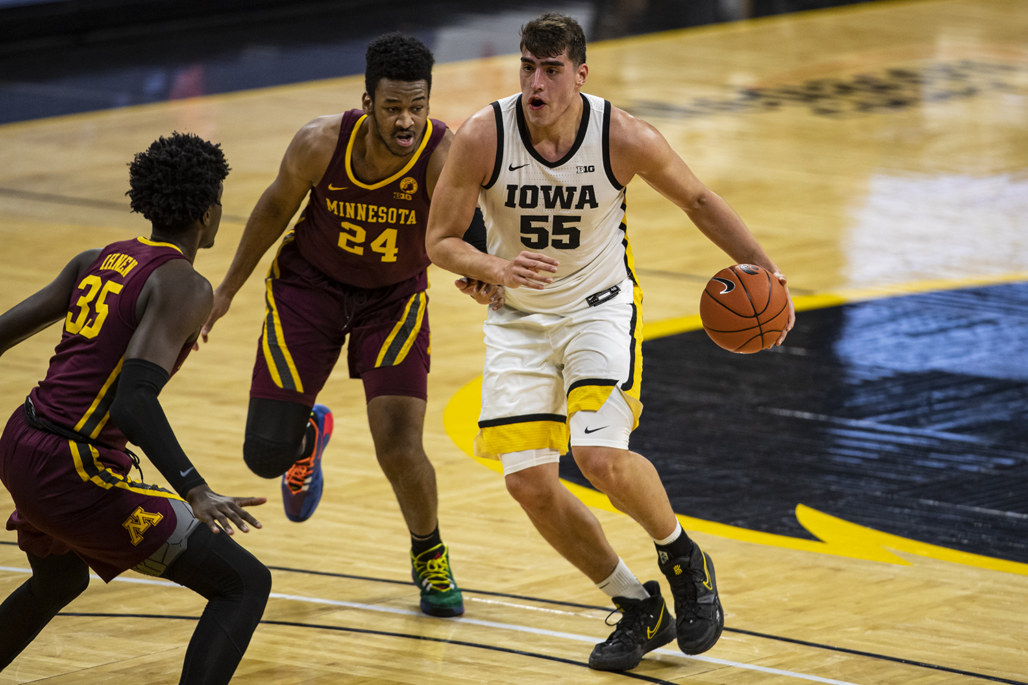 No. 5 Iowa men's basketball team wins rematch with No. 16 Minnesota ...