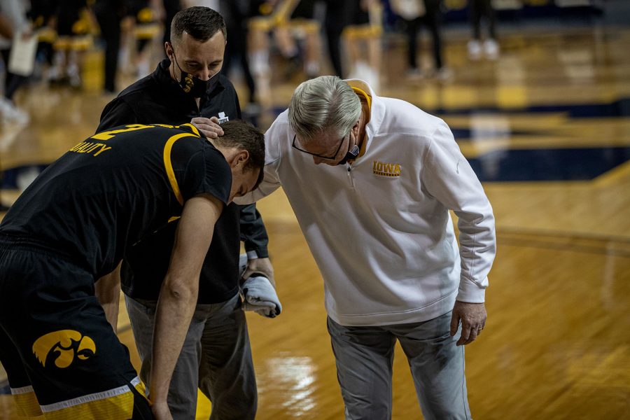 Iowa+head+coach+Fran+McCaffrey+and+Athletic+Trainer+Brad+Floy+check+on+forward+Jack+Nunge+%282%29+after+an+apparent+injury+during+the+first+half+of+a+men%E2%80%99s+basketball+game+at+the+Crisler+Center+in+Ann+Arbor%2C+Michigan+on+Thursday%2C+February+25%2C+2021.+McCaffrey+said+after+the+game+that+Nunge+will+undergo+an+MRI+the+following+day.+The+Michigan+Wolverines+beat+the+Iowa+Hawkeyes+by+a+score+of+79-57.