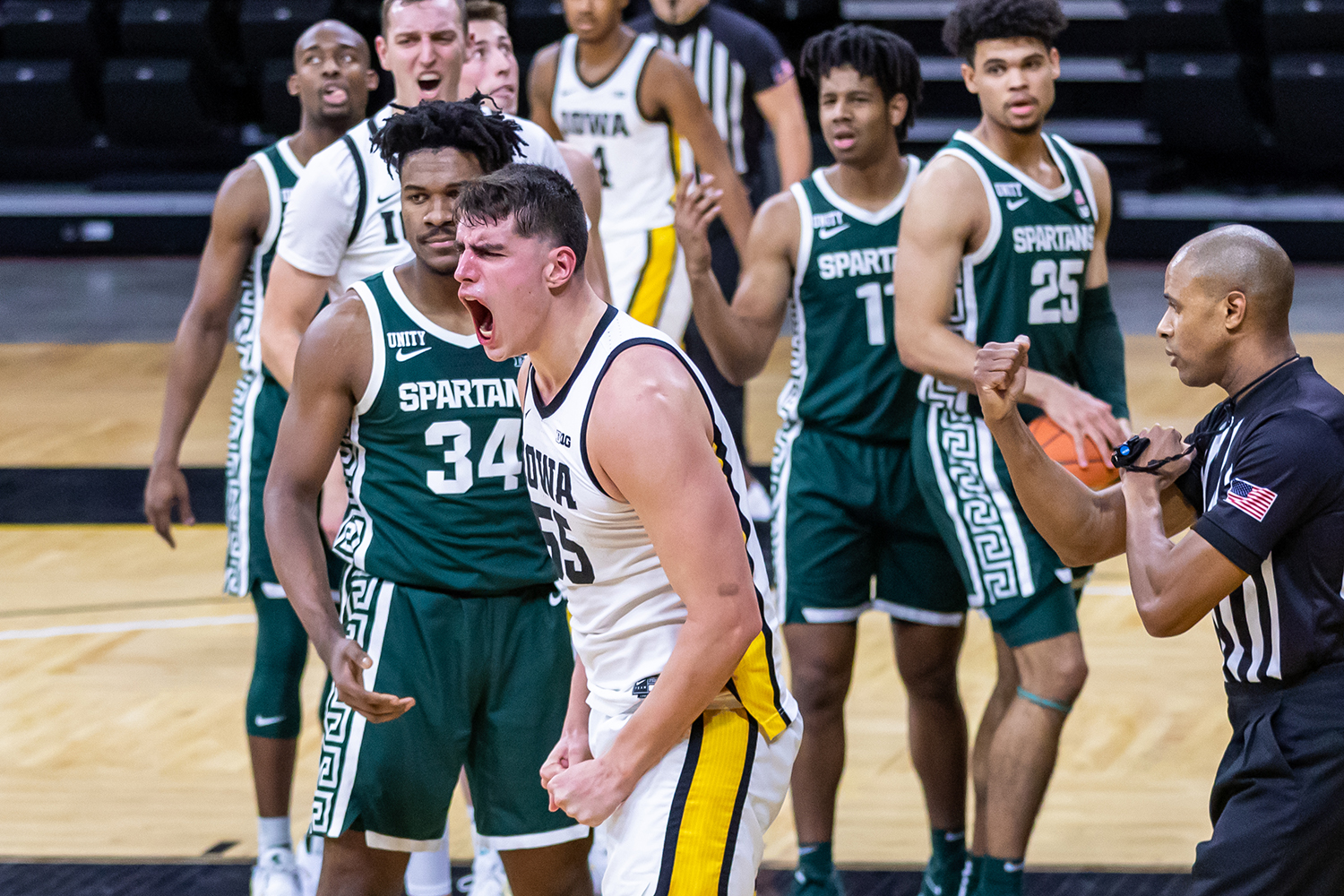 Luka Garza named Naismith Men's Player of the Year