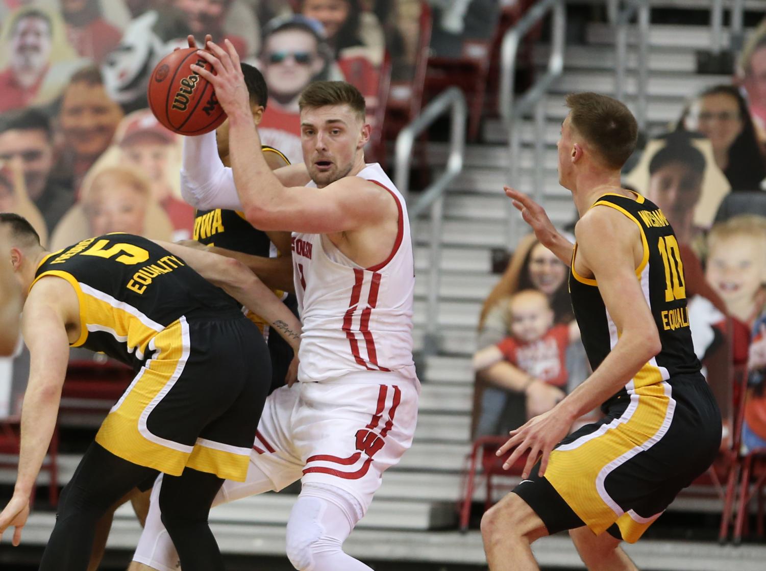 Hawkeyes clamp Badgers in Madison - The Daily Iowan