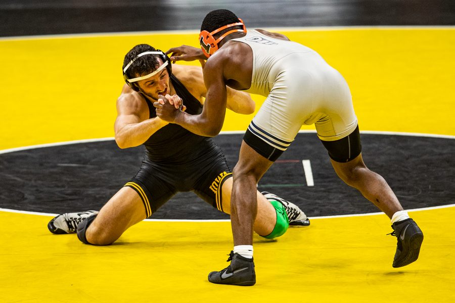 Iowa%E2%80%99s+174-pound+Michael+Kemerer+grapples+with+Illinois%E2%80%99+DJ+Shannon+during+a+wrestling+dual+meet+between+Iowa+and+Illinois+at+Carver-Hawkeye+Arena+on+Sunday%2C+Jan.+31%2C+2021.+No.+1+Kemerer+defeated+No.+26+Shannon+by+major+decision%2C+10-2%2C+and+the+Hawkeyes+defeated+the+Fighting+Illini%2C+36-6.+
