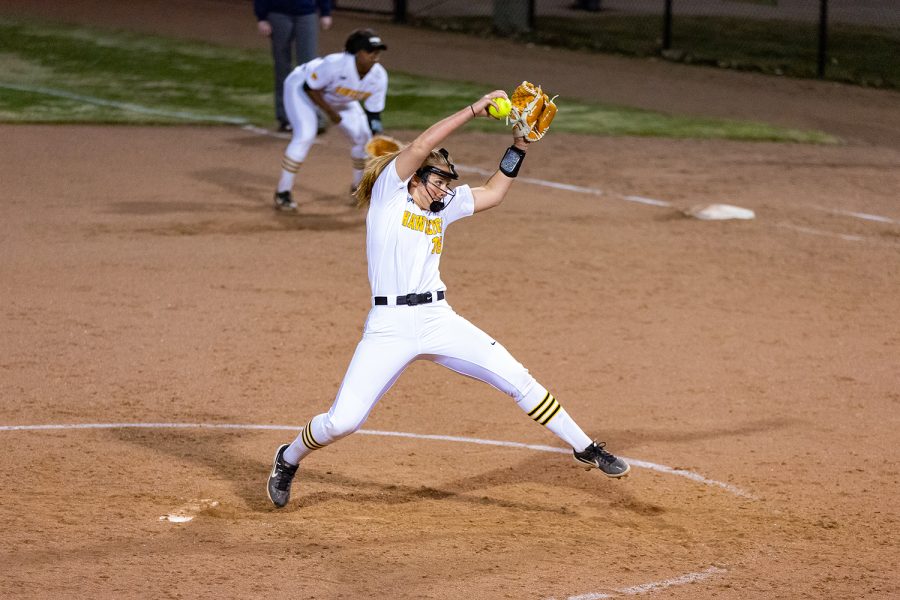 Iowa+pitcher+Sarah+Lehman+winds+up+to+pitch+during+a+softball+game+against+Western+Illinois+on+Wednesday%2C+Mar.+27%2C+2019.+The+Fighting+Leathernecks+defeated+the+Hawkeyes+10-1.
