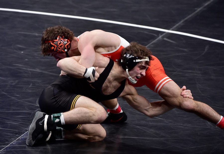 Mar 19, 2021; St. Louis, Missouri, USA; Iowa Hawkeyes wrestler Austin DeSanto wrestles Oklahoma State Cowboys wrestler Daton Fix in the 133 weight class during the semifinals of the NCAA Division I Wrestling Championships at Enterprise Center. Mandatory Credit: Jeff Curry-USA TODAY Sports