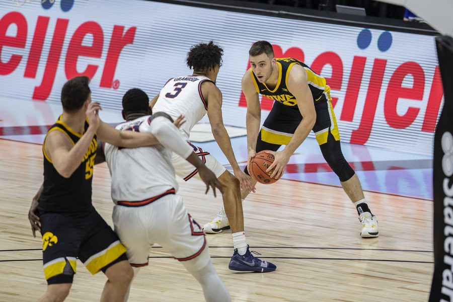 Iowa+guard+Connor+McCaffery+looks+to+pass+the+ball+during+the+Big+Ten+mens+basketball+tournament+semifinals+against+Illinois+on+Saturday%2C+March+13%2C+2021+at+Lucas+Oil+Stadium+in+Indianapolis.+The+Hawkeyes+were+defeated+by+the+Fighting+Illini%2C+82-71.+No.+2+Illinois+and+No.+5+Ohio+State+will+compete+in+the+championship+game+tomorrow+afternoon.