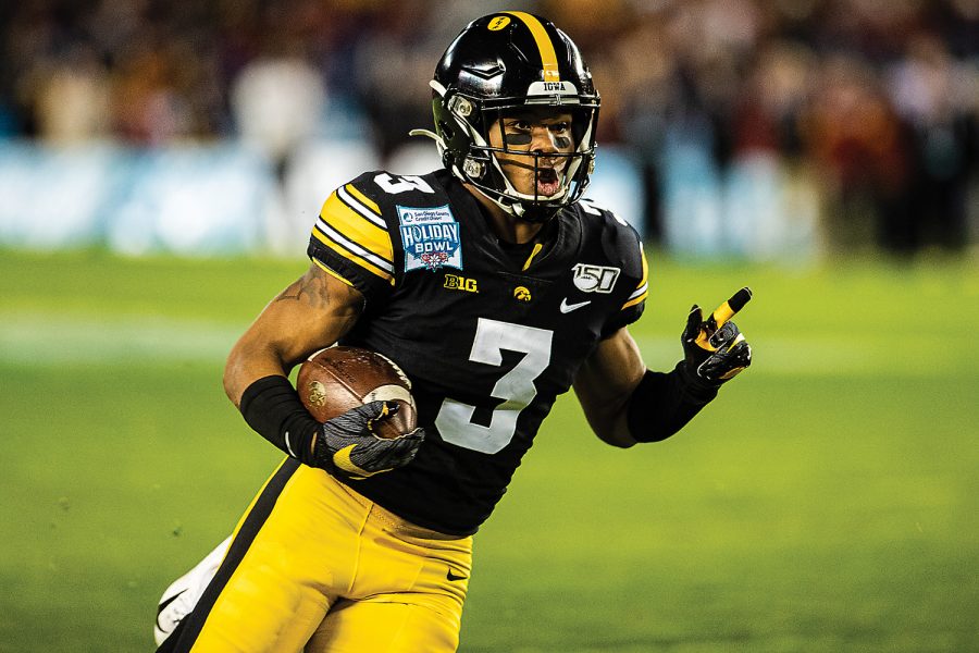 Iowa+wideout+Tyrone+Tracy%2C+Jr.+carries+the+ball+during+the+2019+SDCCU+Holiday+Bowl+between+Iowa+and+USC+in+San+Diego+on+Friday%2C+Dec.+27%2C+2019.+The+Hawkeyes+defeated+the+Trojans%2C+49-24.+%28Shivansh+Ahuja%2FThe+Daily+Iowan%29