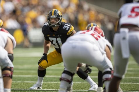 Jack Campbell, Iowa’s unconventionally tall linebacker, reaching new heights in dominant junior season