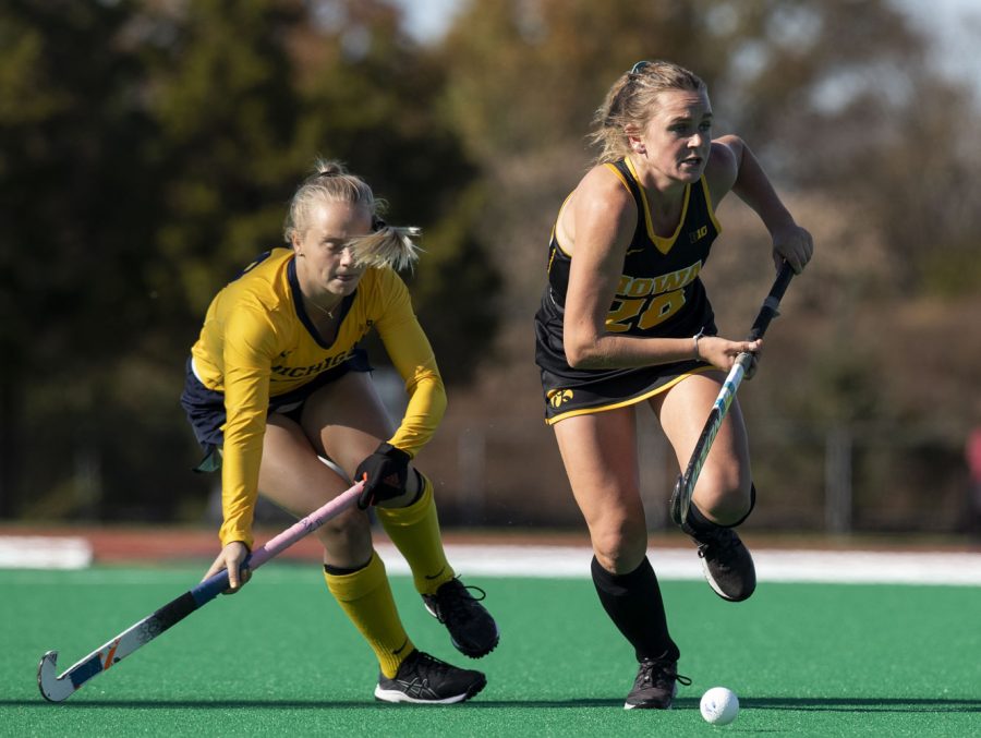 Iowa+forward+Maddy+Murphy+pushes+the+ball+downfield+around+Michigan+at+the+Field+Hockey+Big+Ten+Tournament+Semifinals+between+Iowa+and+Michigan+at+Bauer+Track%2FField+Complex+on+Friday%2C+Nov.+5%2C+2021.+The+Wolverines+defeated+the+Hawkeyes%2C+3-2.+