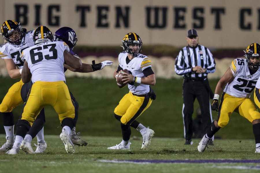 Iowa+quarterback+Alex+Padilla+looks+to+pass+the+ball+during+a+football+game+between+No.+19+Iowa+and+Northwestern+at+Ryan+Field+in+Evanston%2C+Illinois%2C+on+Saturday%2C+Nov.+6%2C+2021.+The+Hawkeyes+defeated+the+Wildcats+17-12.+Padilla+replaced+starting+quarterback+Spencer+Petras+during+the+first+quarter+of+the+game.+