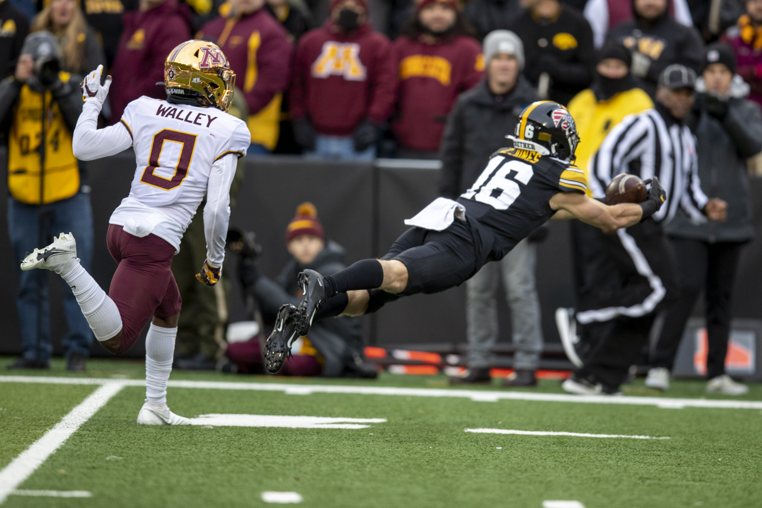 Halftime Reactions No 20 Iowa Football Team Trails Minnesota 13 10 The Daily Iowan