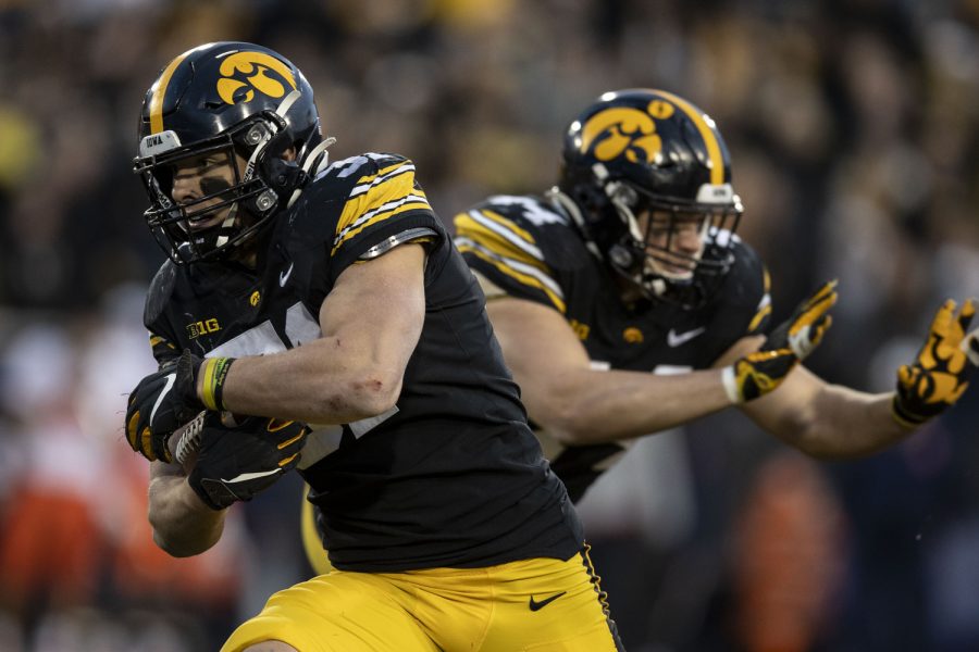 Iowa+linebacker+Jack+Campbell+carries+the+ball+to+the+end+zone+after+an+interception+during+a+football+game+between+No.+17+Iowa+and+Illinois+at+Kinnick+Stadium+in+Iowa+City+on+Saturday%2C+Nov.+20%2C+2021.+Campbell+had+on+interception+on+the+day+for+32+yards.+The+Hawkeyes+defeated+the+Fighting+Illini+33-23+at+the+last+home+game+of+the+season.+