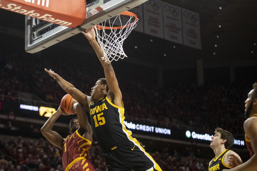 Iowa+forward+Keegan+Murray+looks+to+defend+the+basket+during+a+men%E2%80%99s+basketball+game+between+Iowa+and+No.+17+Iowa+State+at+Hilton+Coliseum+in+Ames+on+Thursday+Dec.+9%2C+2021.+%28Dimia+Burrell%2FThe+Daily+Iowan%29