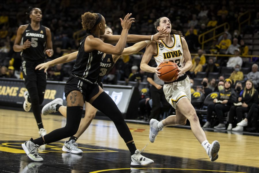 Iowa+guard+Caitlin+Clark+drives+to+the+hoop+during+a+women%E2%80%99s+basketball+game+between+No.+14+Iowa+and+Central+Florida+in+Carver-Hawkeye+Arena+on+Saturday%2C+Dec.+18%2C+2021.+The+Hawkeyes+defeated+the+Knights%2C+69-61.