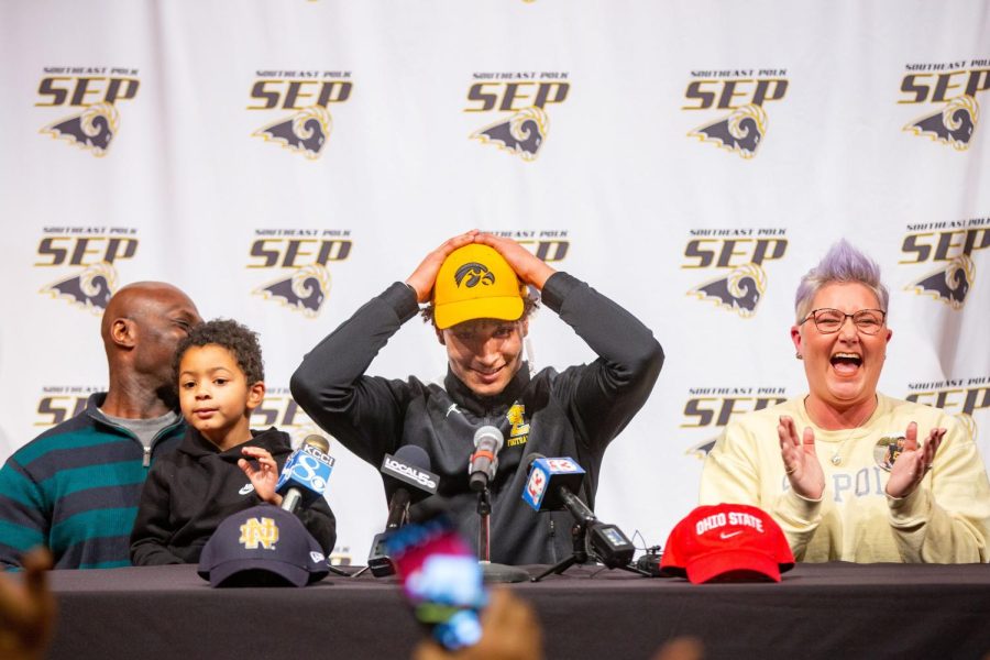 Five-star+safety+Xavier+Nwankpa+from+South+East+Polk+announces+his+commitment+play+football+for+the+University+of+Iowa+Wednesday%2C+Dec.+8%2C+2021.