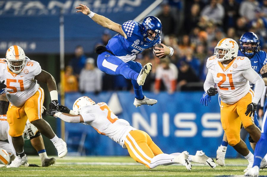Kentucky+quarterback+Will+Levis+%287%29+hurdles+Tennessee+defense+for+a+first+down+during+an+SEC+football+game+between+the+Tennessee+Volunteers+and+the+Kentucky+Wildcats+at+Kroger+Field+in+Lexington%2C+Ky.+on+Saturday%2C+Nov.+6%2C+2021.%0A%0ACaitiebestsports2021+3