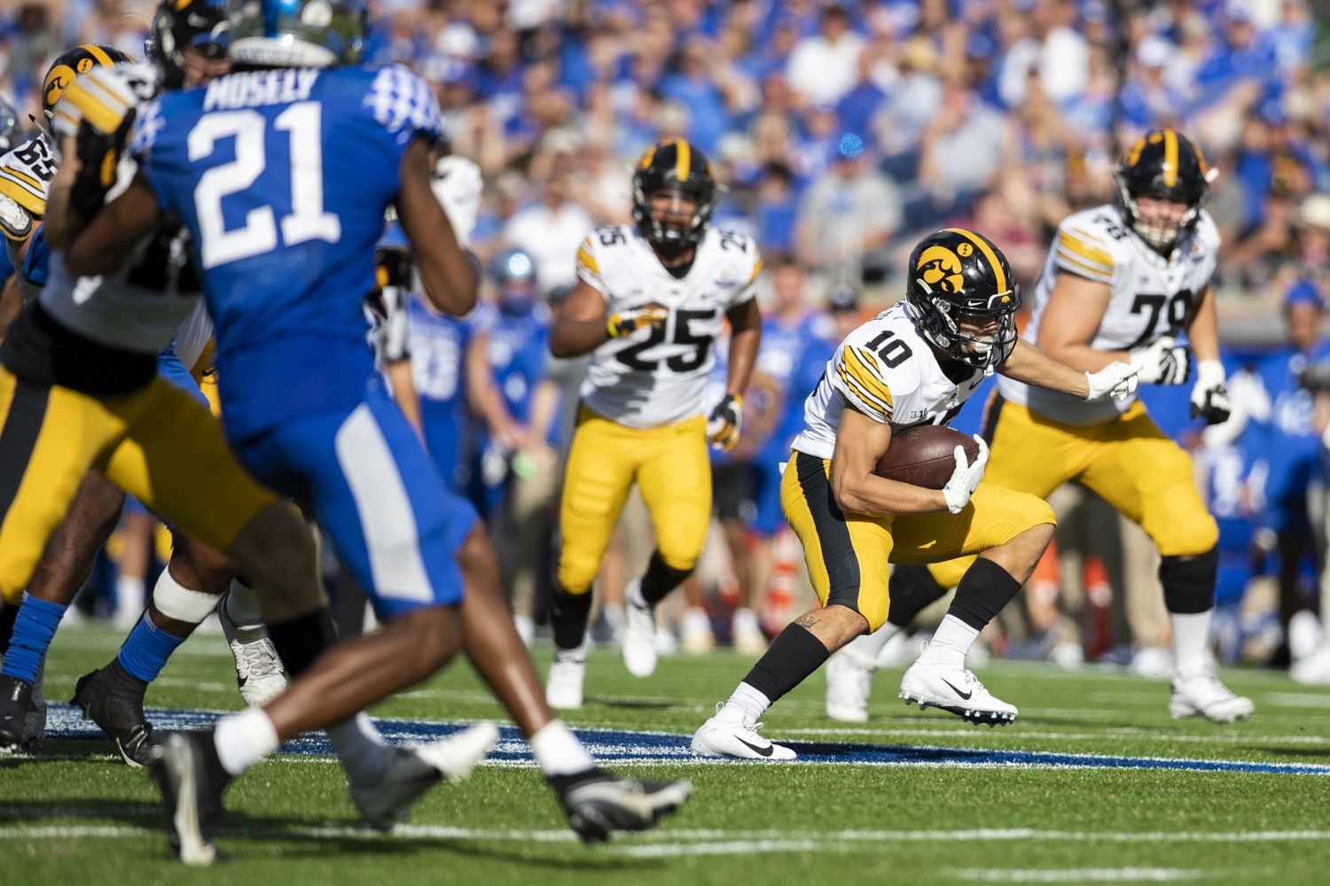 Citrus Bowl turns sour for No. 15 Iowa in 2017 loss to No. 22 Kentucky